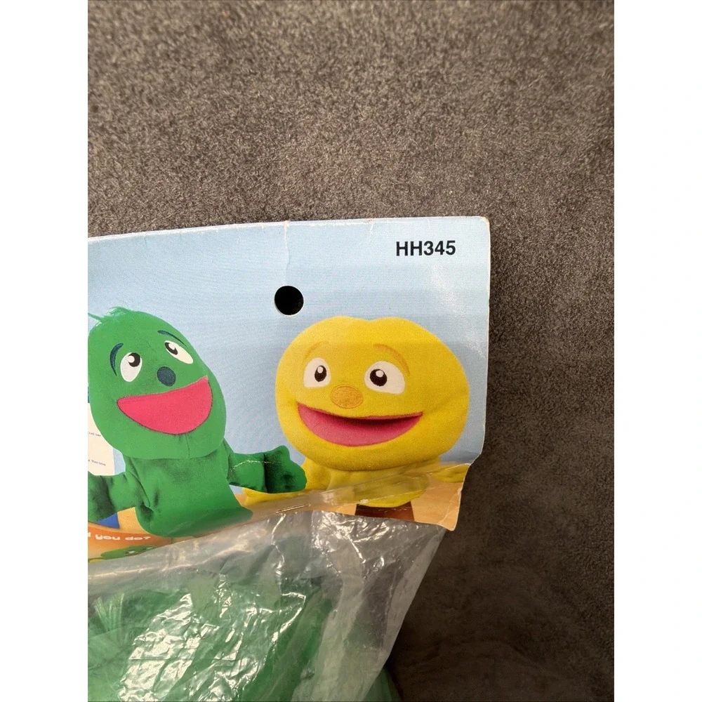 Lakeshore What Would You Do? Teaching Kit HH345 Zippy & Moe Puppets
